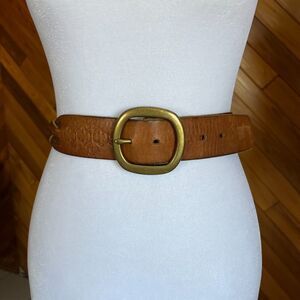 Vintage 90s/Y2K Floral Embossed belt with Braided Detail